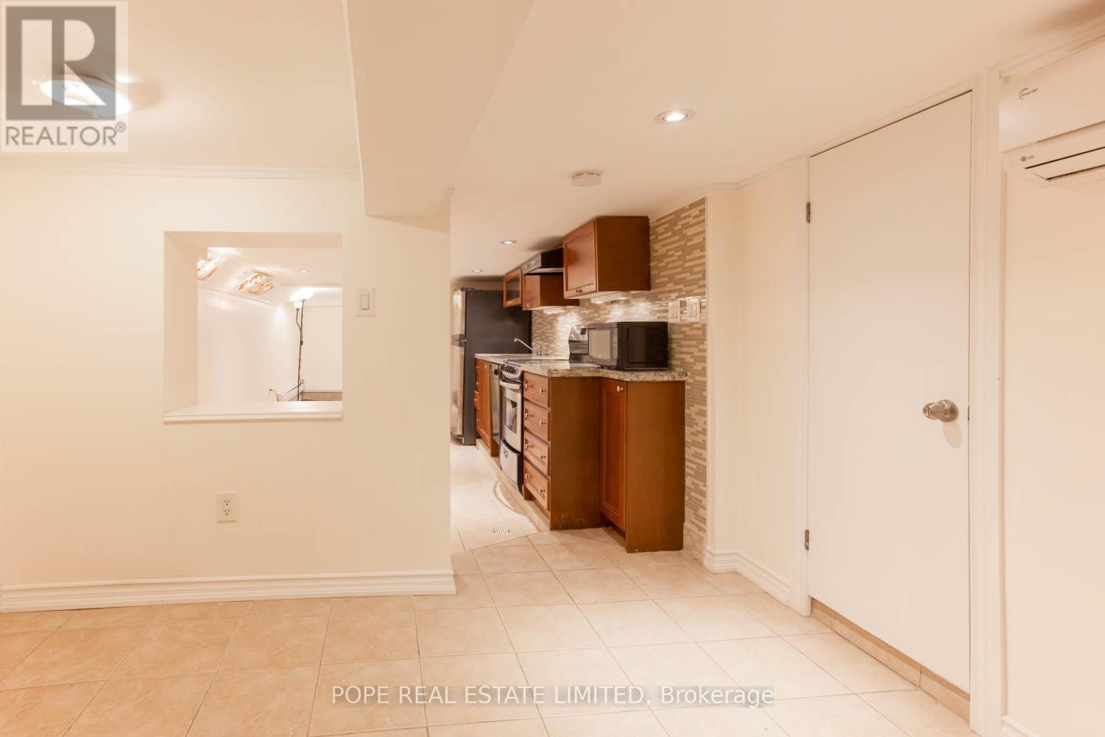 Bsmt - 447 Roxton Road, Toronto, Ontario  M6G 3R5 - Photo 3 - C13743626
