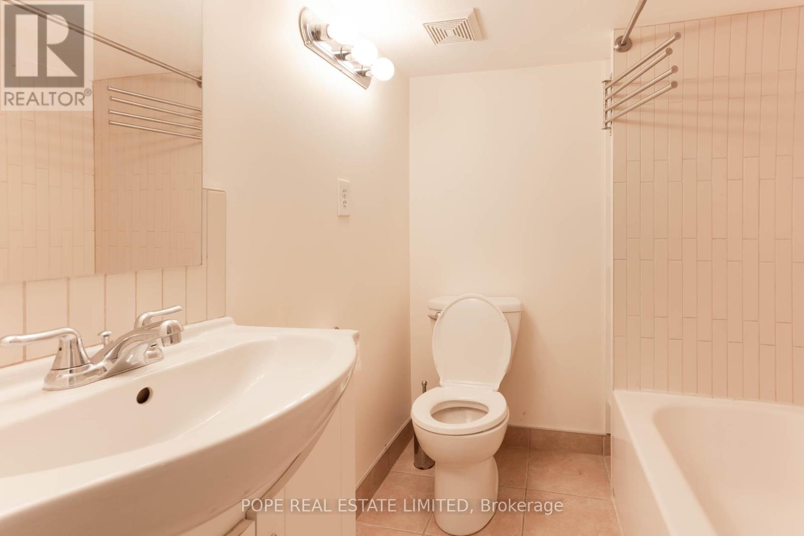 Bsmt - 447 Roxton Road, Toronto, Ontario  M6G 3R5 - Photo 4 - C13743626