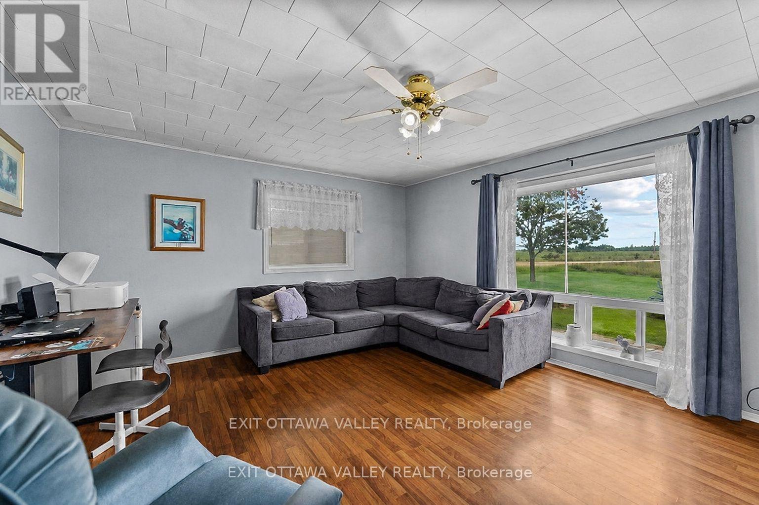 38922 41 Highway, Laurentian Valley, Ontario  K8A 6W4 - Photo 14 - X13743660