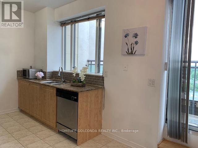 Ph07 - 330 Red Maple Road, Richmond Hill, Ontario  L4C 0T6 - Photo 4 - N13743642