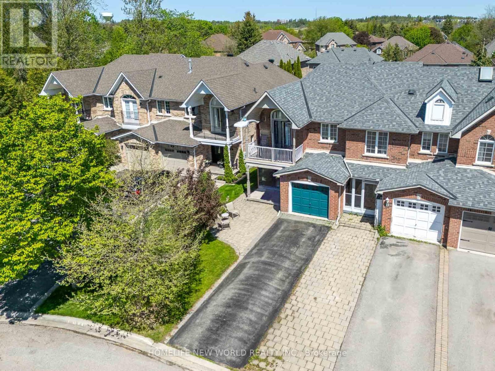 26 Cape Breton Court, Richmond Hill, Ontario  L4E 3W4 - Photo 2 - N13743650