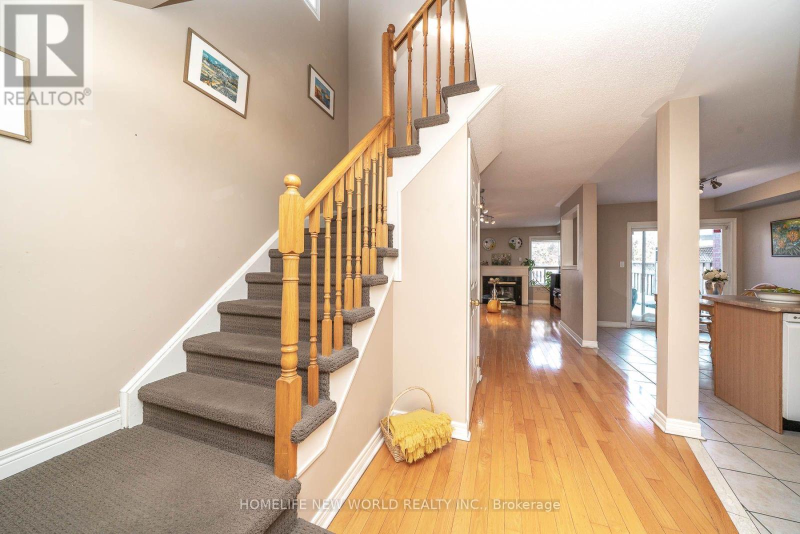 26 Cape Breton Court, Richmond Hill, Ontario  L4E 3W4 - Photo 7 - N13743650
