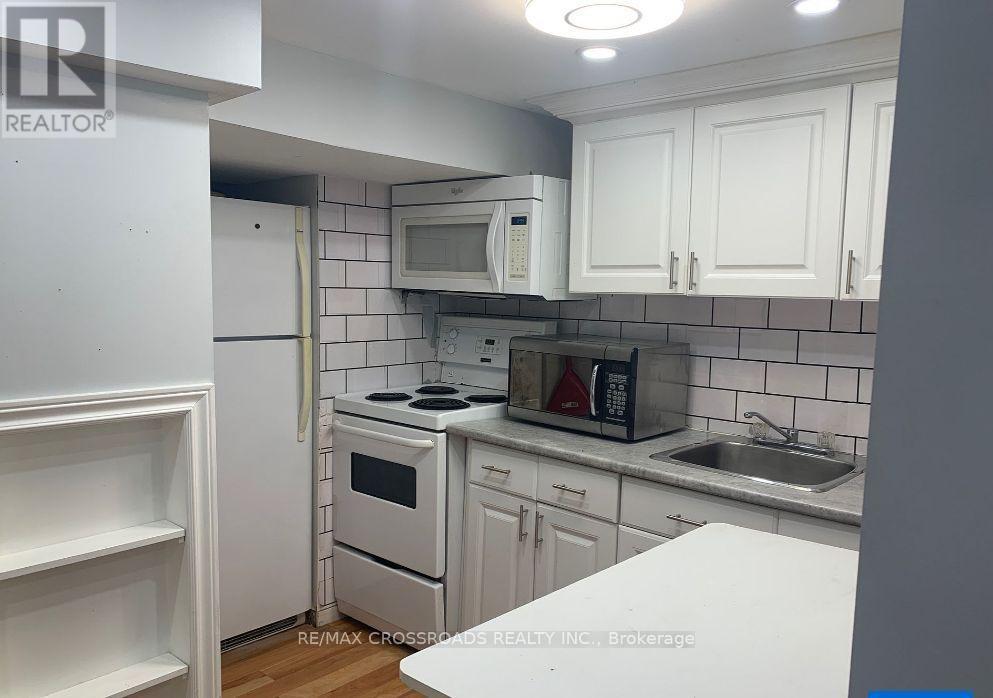 3 - 128 Major Mackenzie Drive E, Richmond Hill, Ontario  L4C 1H1 - Photo 4 - N13743654