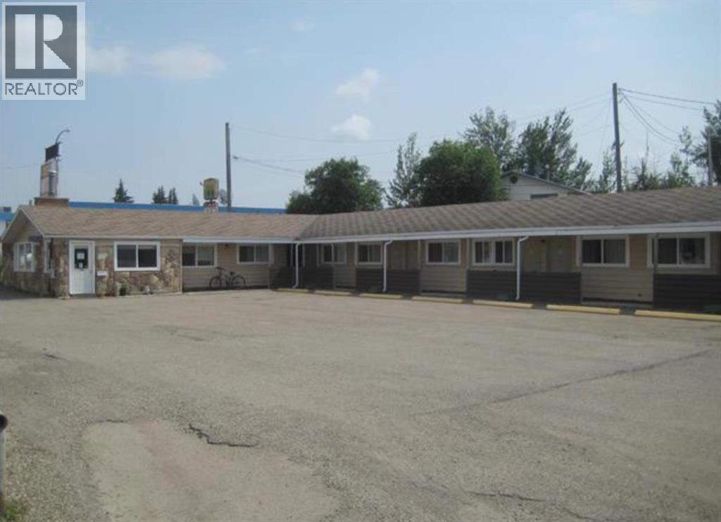 504 & 506 Main Street, Manning, Alberta  T0H 2M0 - Photo 1 - A2342680