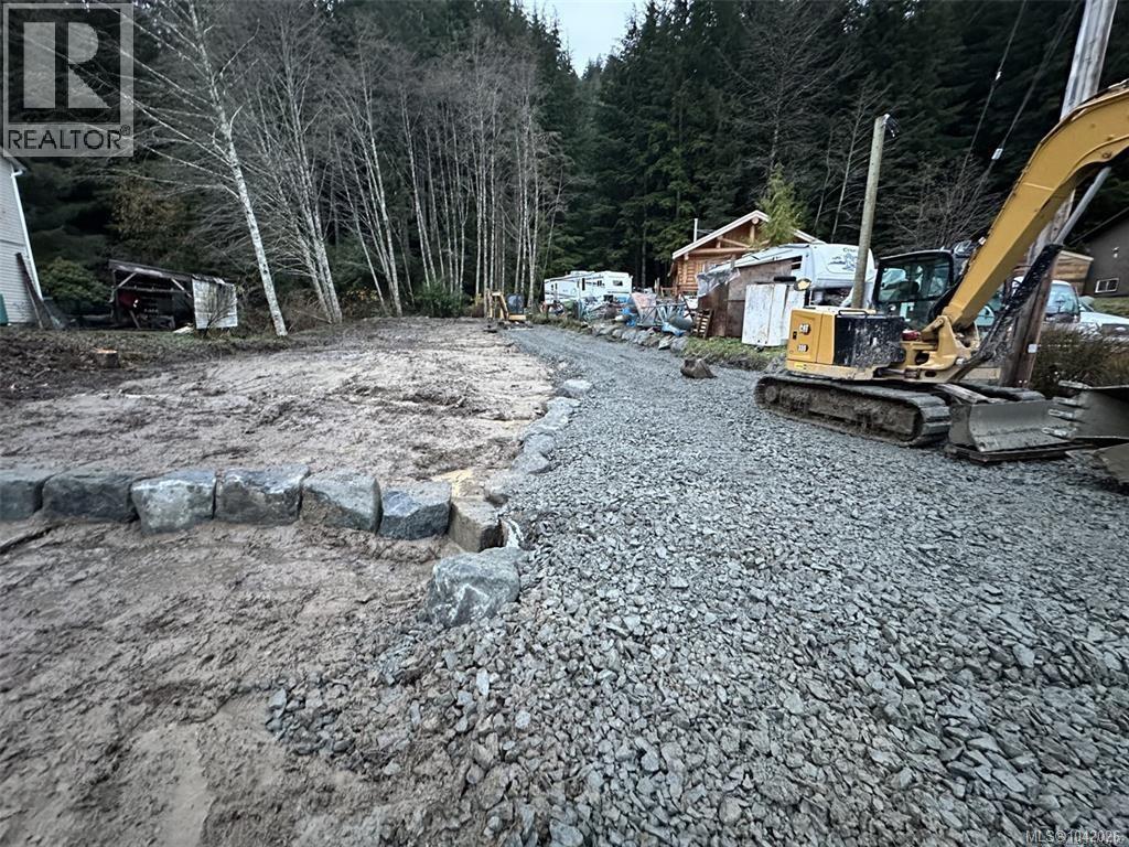 400 Macmillan Dr, Sayward, British Columbia  V0P 1R0 - Photo 7 - 1042026