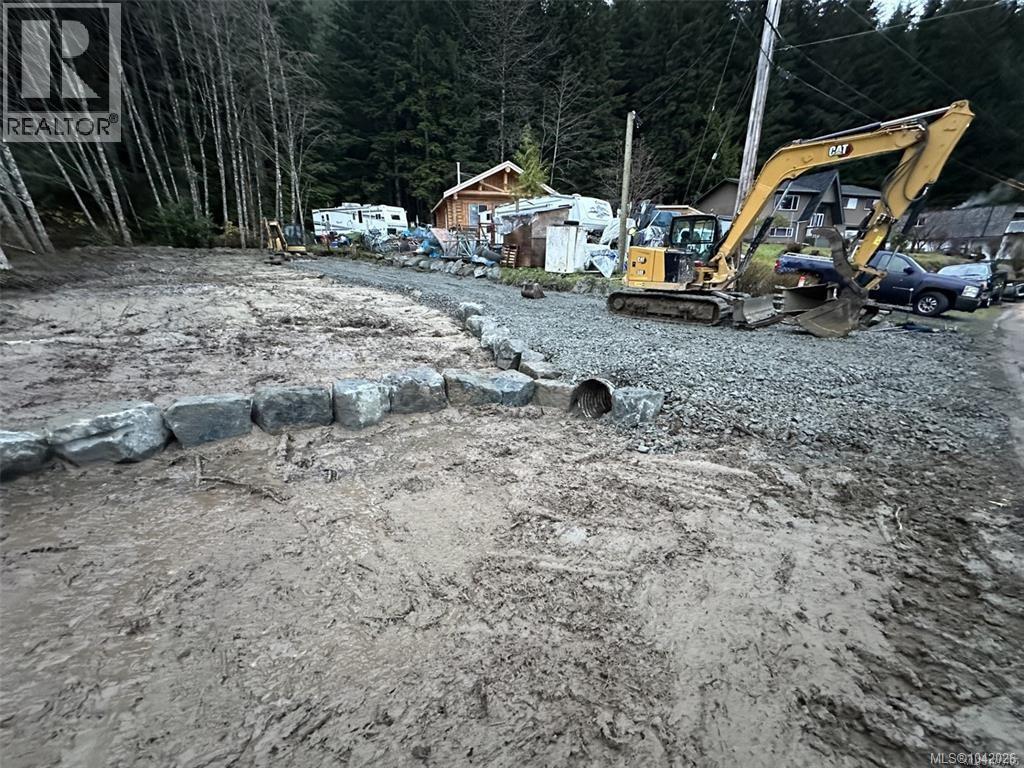 400 Macmillan Dr, Sayward, British Columbia  V0P 1R0 - Photo 6 - 1042026