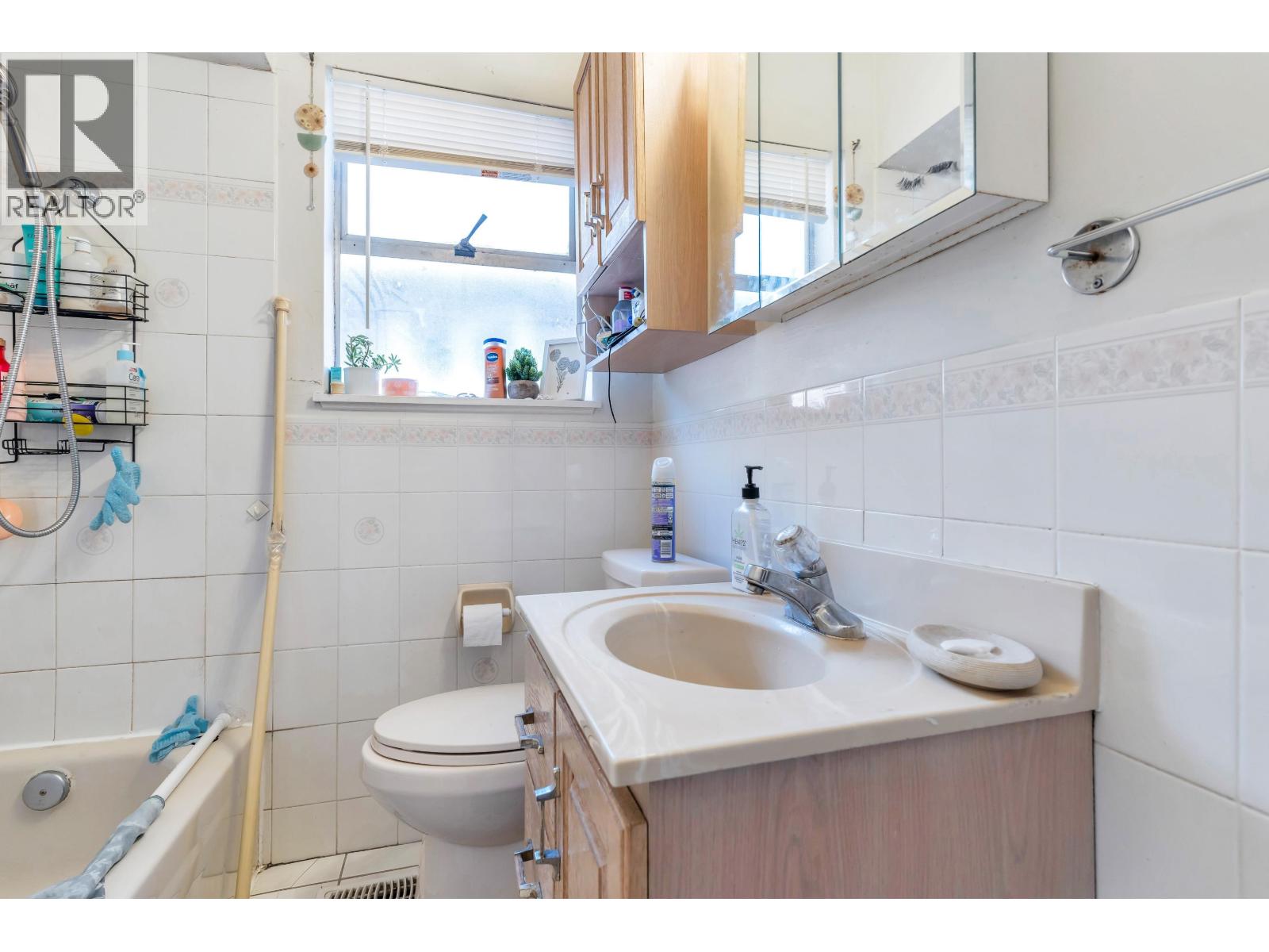 5755 Dumfries Street, Vancouver, British Columbia  V5P 3A7 - Photo 6 - R3161299