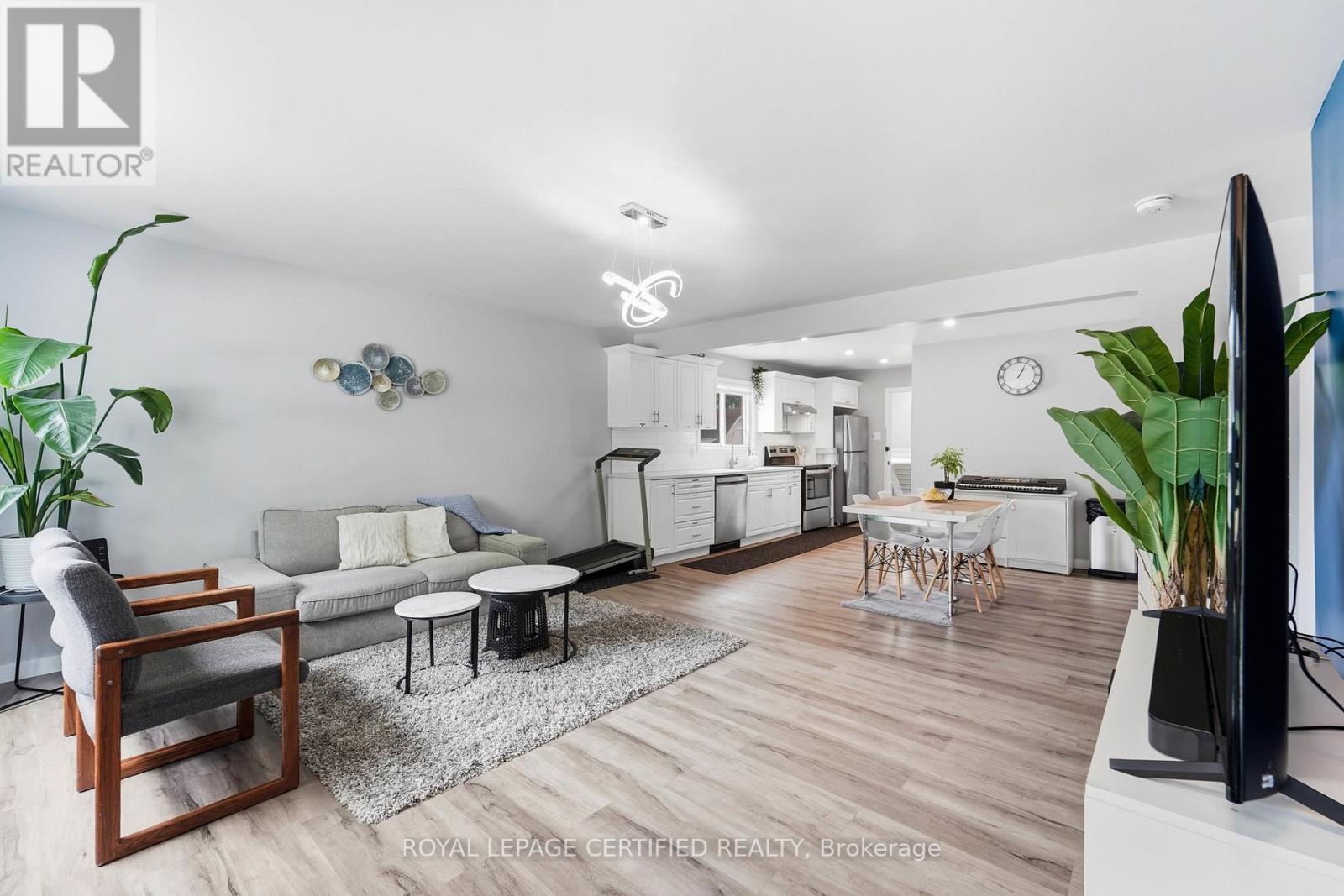 18 Coventry Street, St. Catharines, Ontario  L2R 6X7 - Photo 2 - X13743678