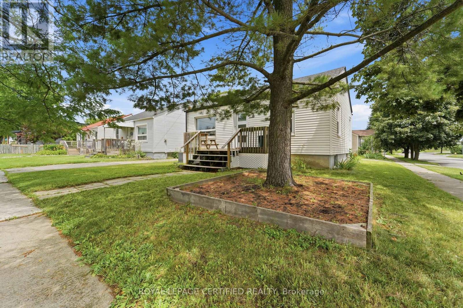 18 Coventry Street, St. Catharines, Ontario  L2R 6X7 - Photo 20 - X13743678