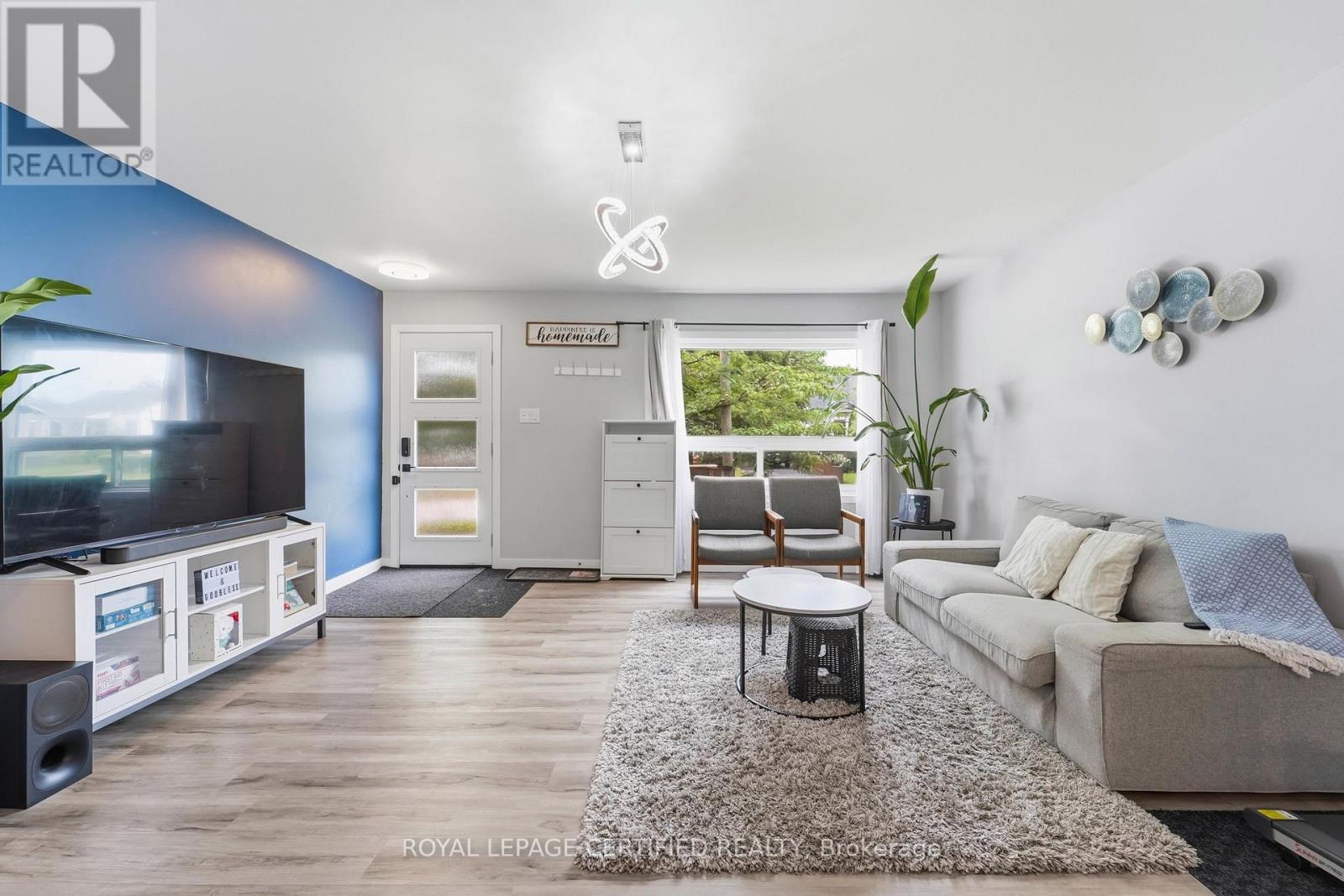 18 Coventry Street, St. Catharines, Ontario  L2R 6X7 - Photo 3 - X13743678