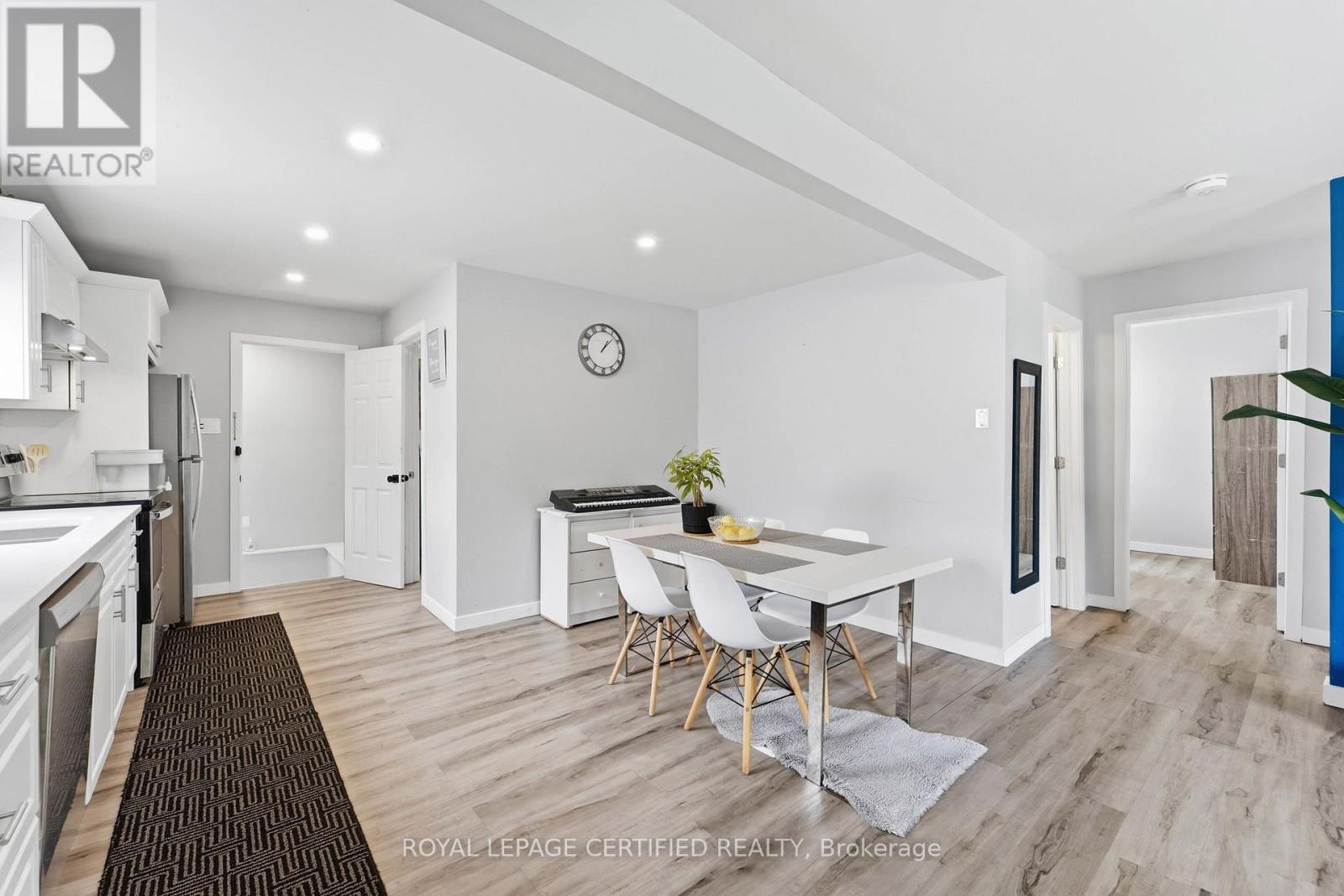 18 Coventry Street, St. Catharines, Ontario  L2R 6X7 - Photo 4 - X13743678