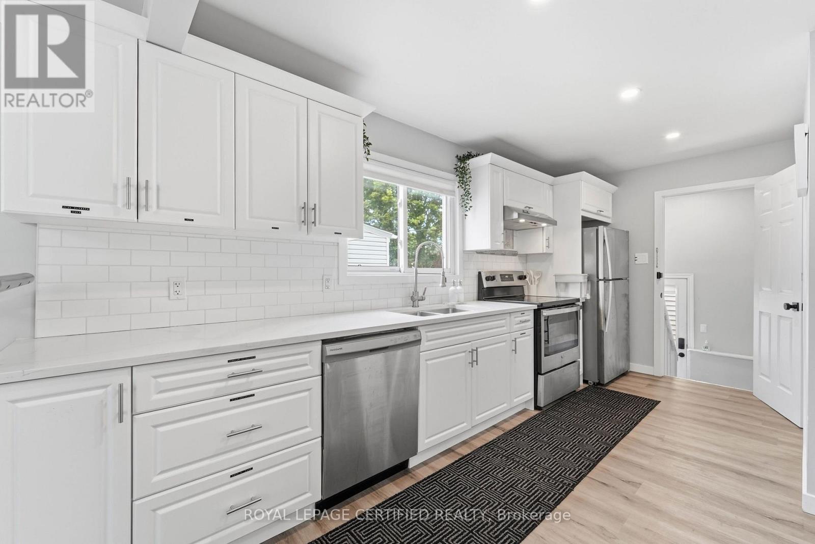 18 Coventry Street, St. Catharines, Ontario  L2R 6X7 - Photo 5 - X13743678