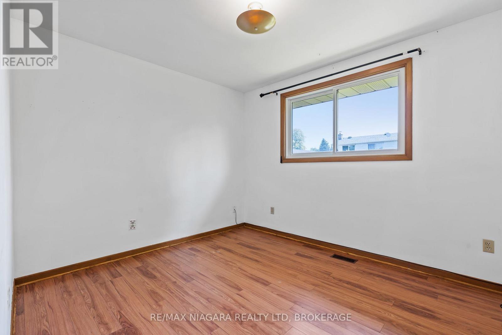 26 Forster Avenue, Thorold, Ontario  L2V 4J5 - Photo 12 - X13743712