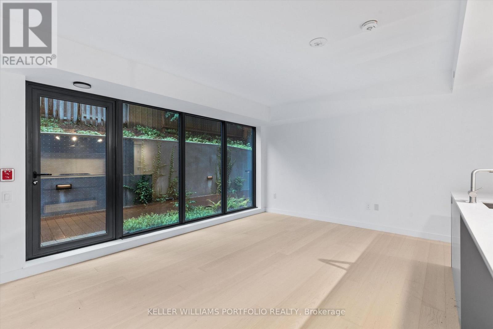 Th09 - 1720 Bayview Avenue, Toronto, Ontario  M4G 3C4 - Photo 3 - C13743688