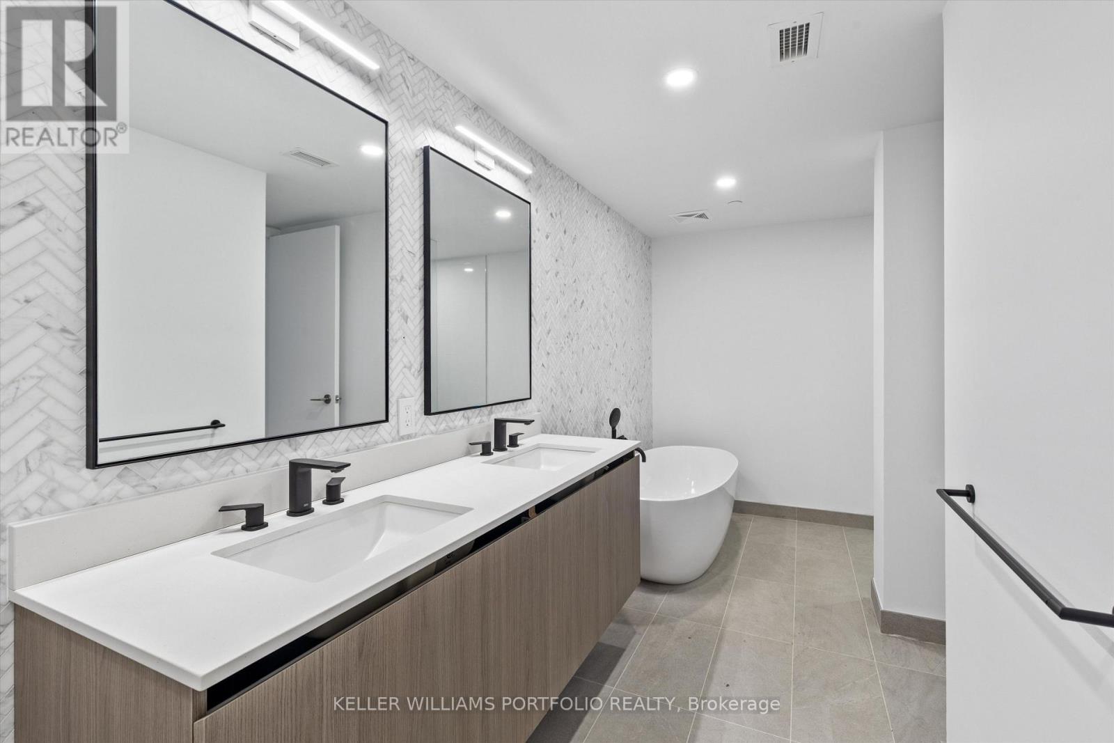 Th09 - 1720 Bayview Avenue, Toronto, Ontario  M4G 3C4 - Photo 4 - C13743688