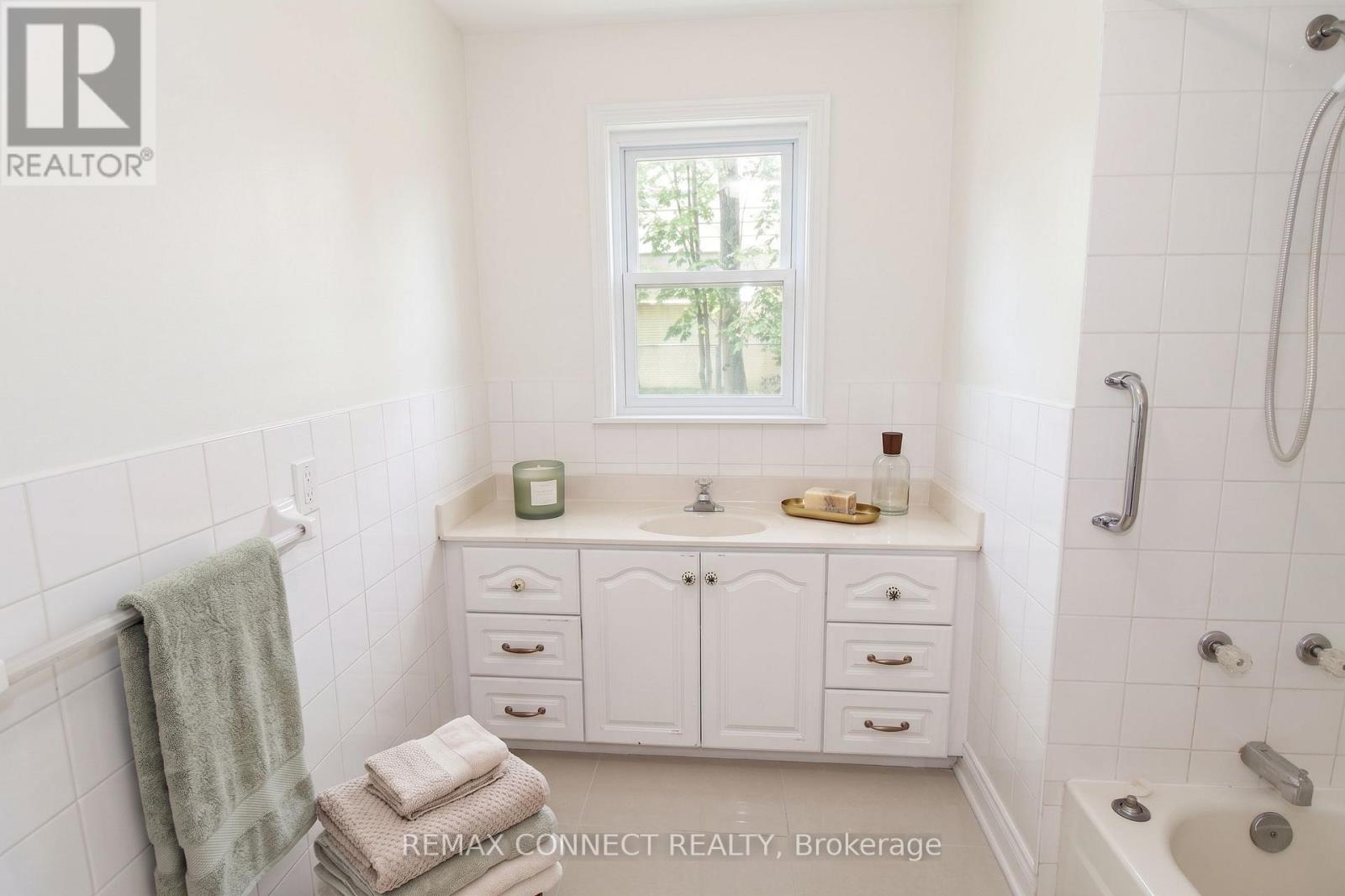 -  Main - 12 Longbridge Road, Vaughan, Ontario  L4J 1L5 - Photo 4 - N13743716