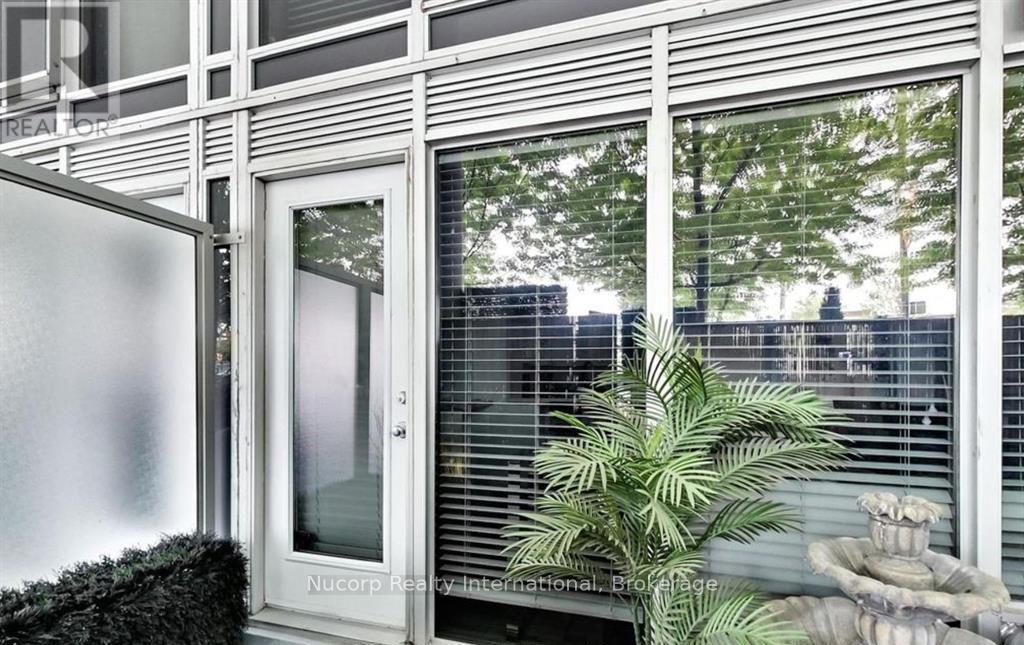 1040 THE QUEENSWAY, Toronto, Ontario