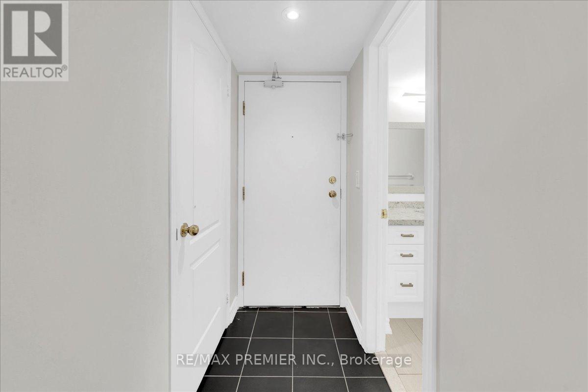 8 - 141 Isaac Devins Boulevard, Toronto, Ontario  M9M 0C4 - Photo 3 - W13743722