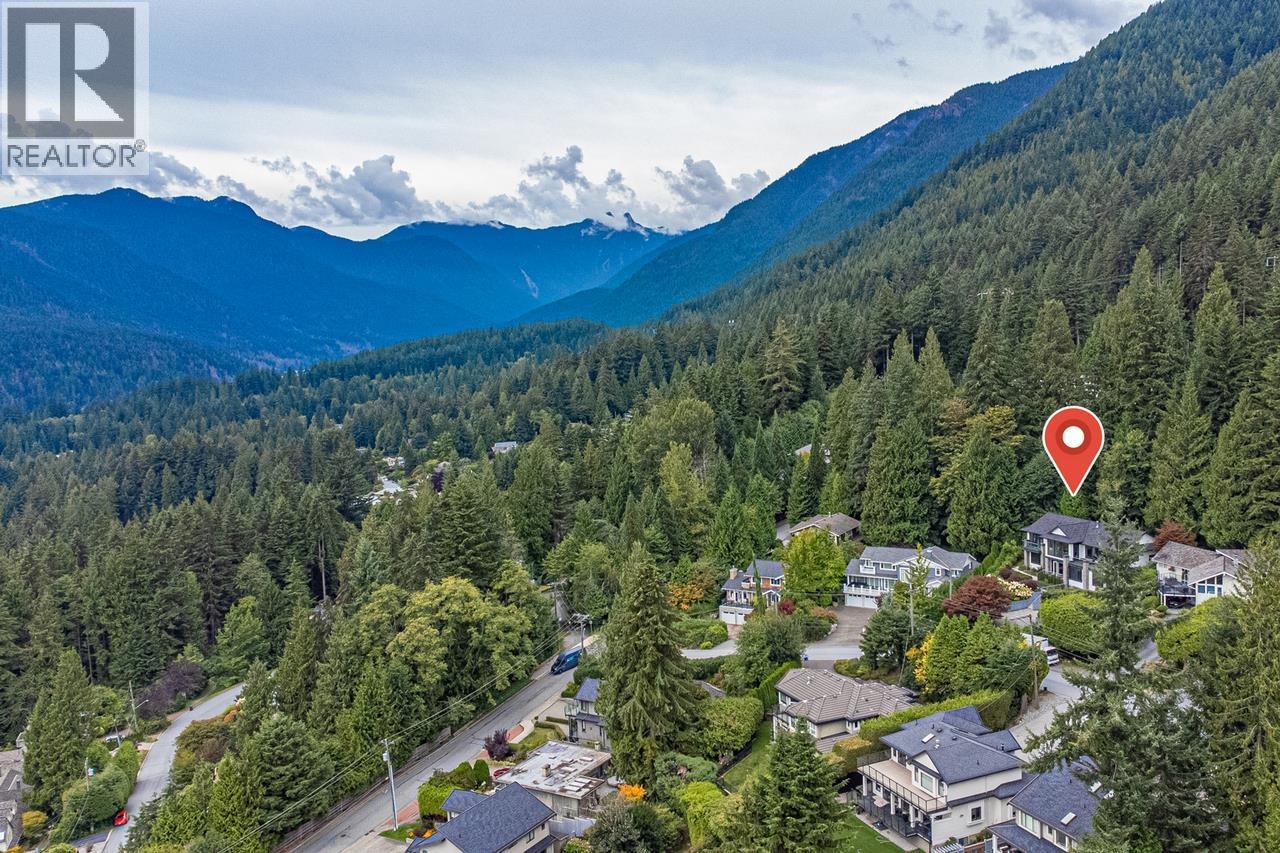 4816 Skyline Drive, North Vancouver, British Columbia  V7R 3J3 - Photo 4 - R3160197