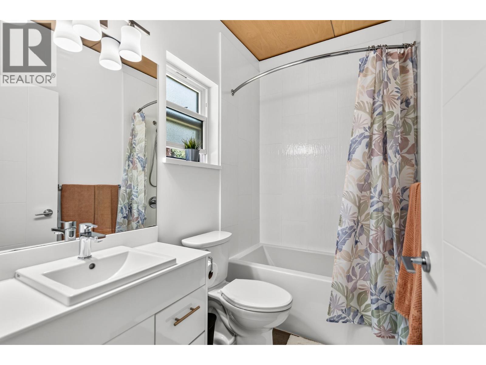 604 Woodland Avenue, Gibsons, British Columbia  V0N 1V1 - Photo 17 - R3161502