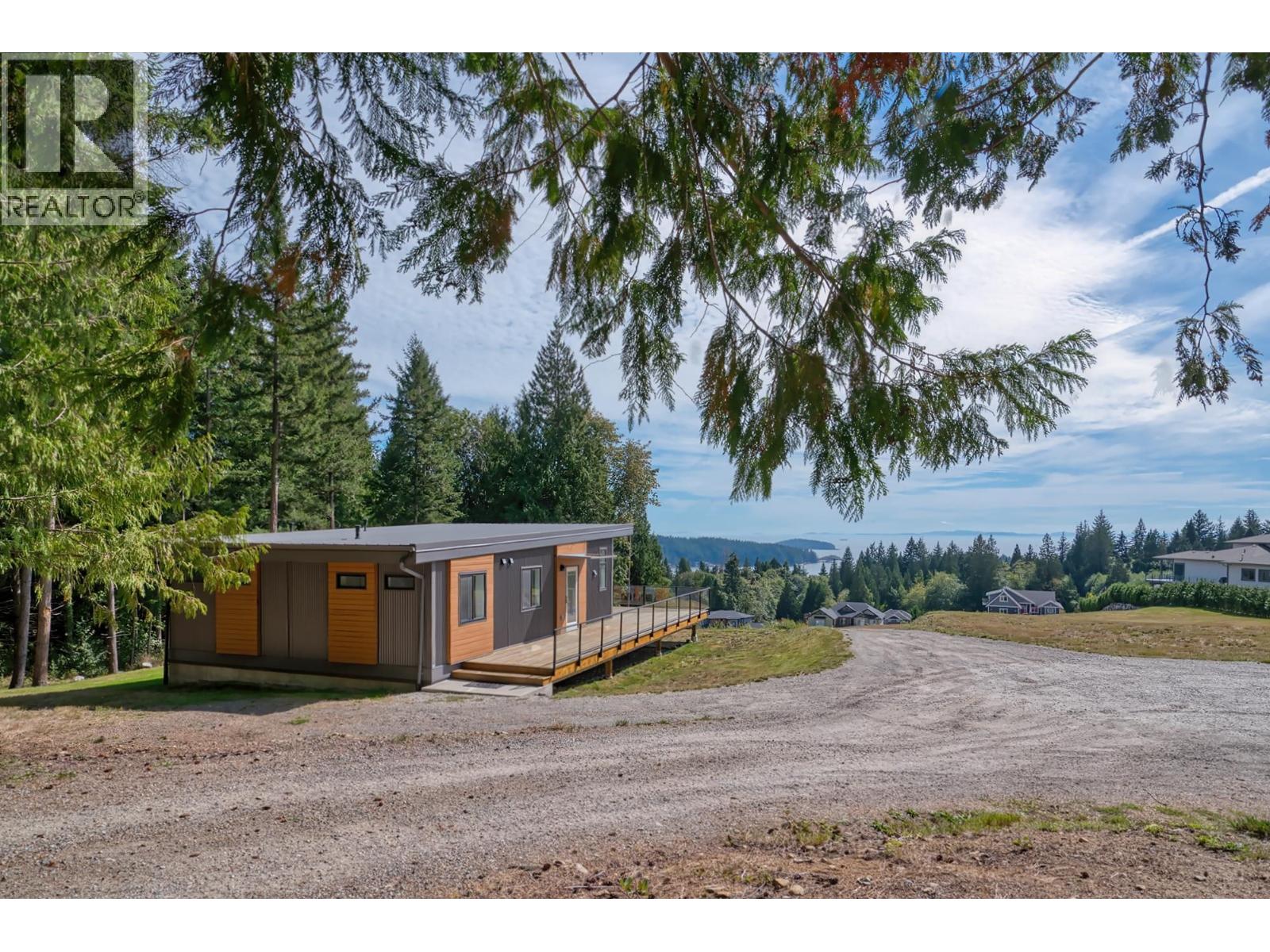 604 Woodland Avenue, Gibsons, British Columbia  V0N 1V1 - Photo 2 - R3161502