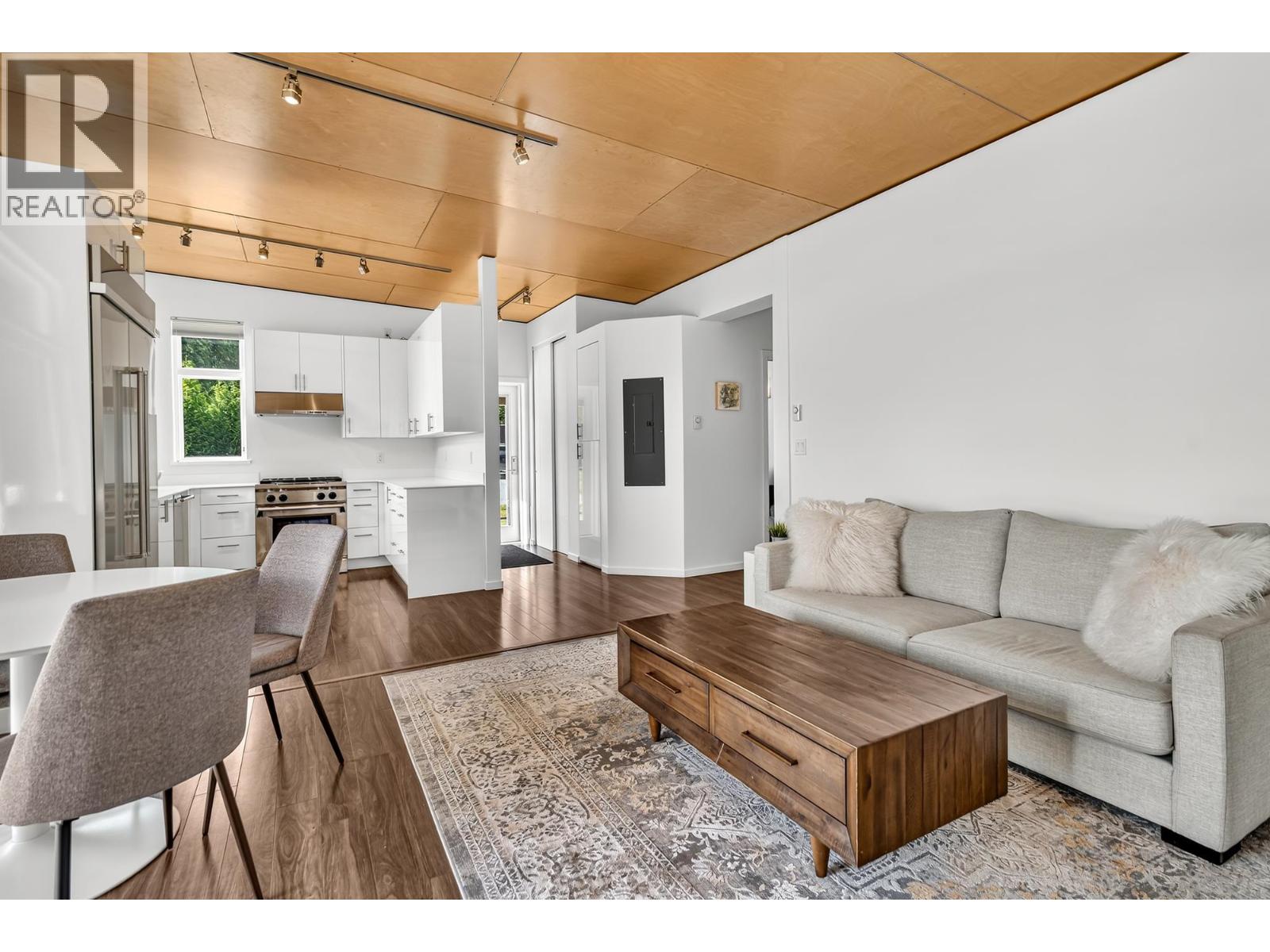 604 Woodland Avenue, Gibsons, British Columbia  V0N 1V1 - Photo 6 - R3161502