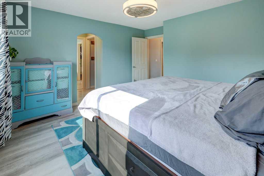 242 Crystal Green Point, Okotoks, Alberta  T1S 2K7 - Photo 12 - A2330836