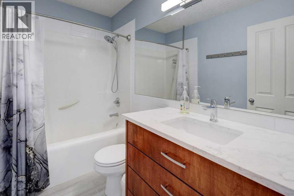 242 Crystal Green Point, Okotoks, Alberta  T1S 2K7 - Photo 19 - A2330836
