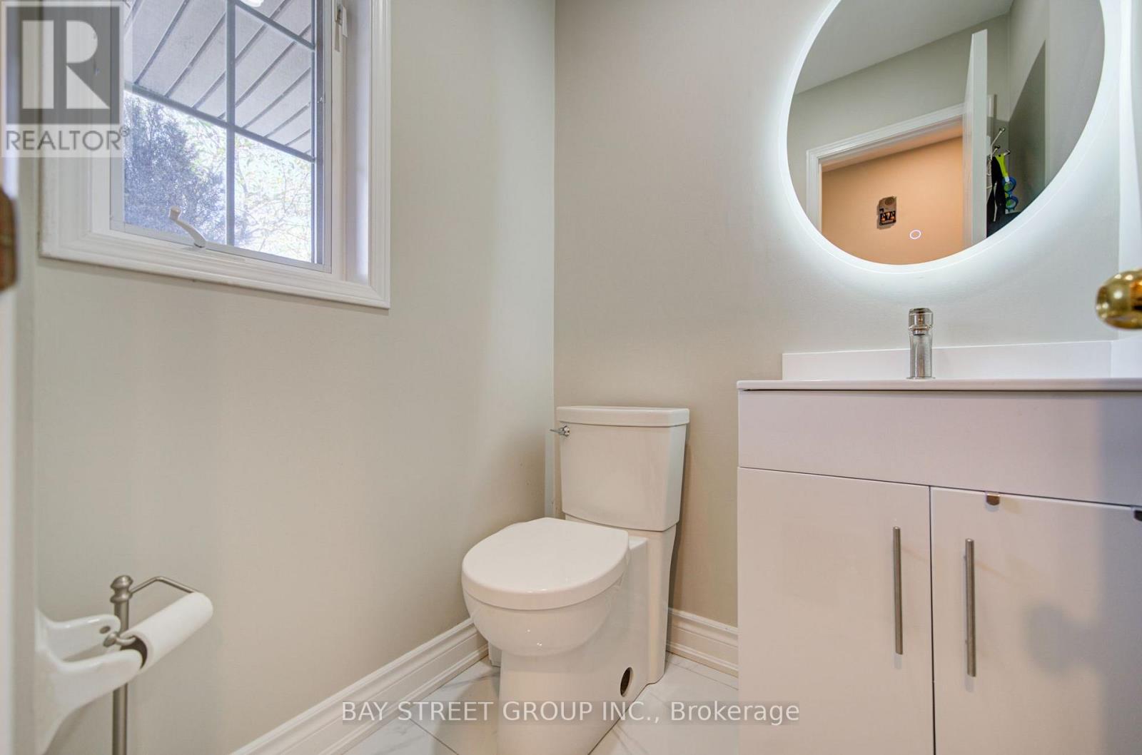 346 Sardinia Drive, Mississauga, Ontario L5R 3X6 - Photo 4 - W13738012