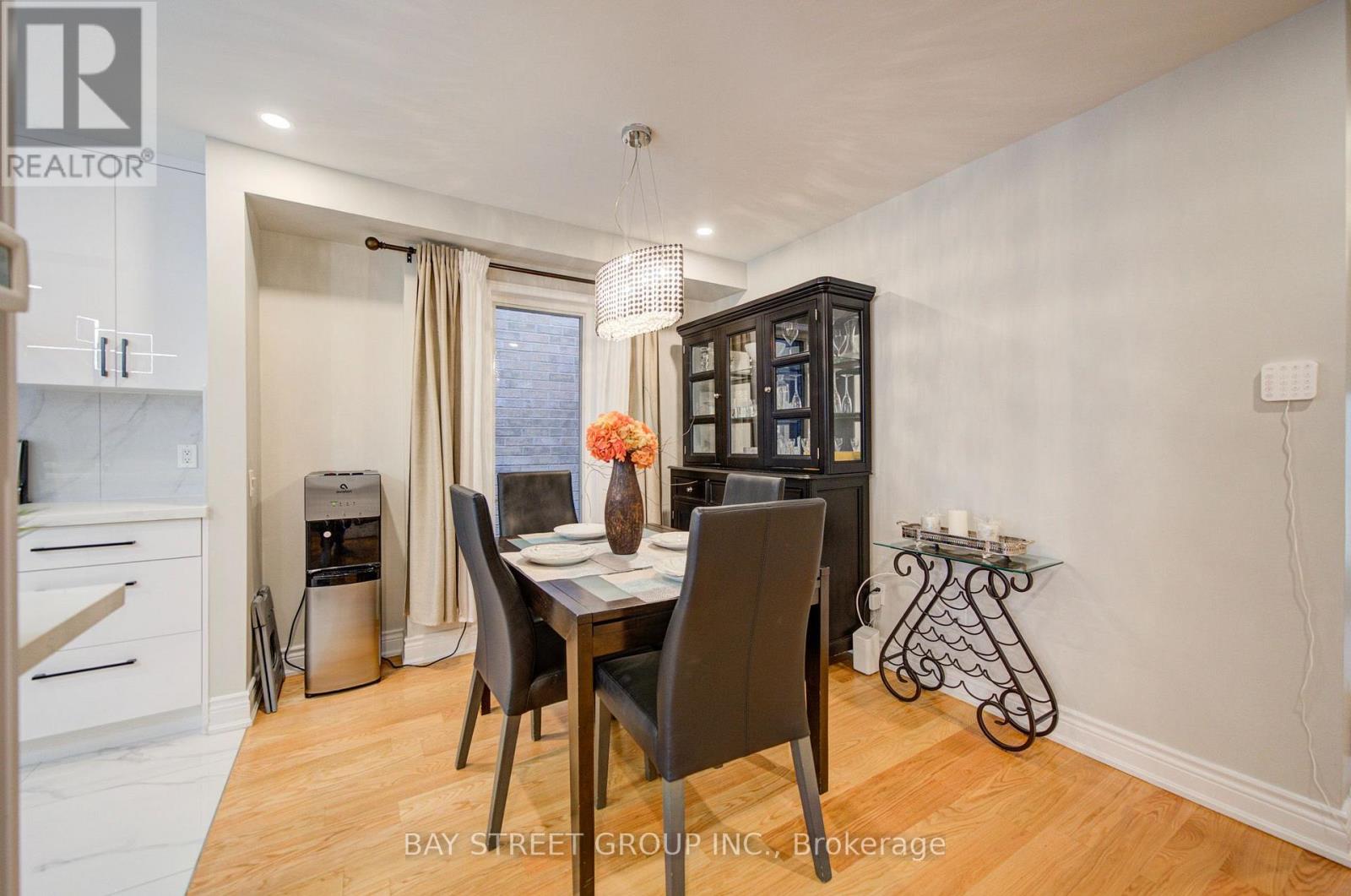 346 Sardinia Drive, Mississauga, Ontario L5R 3X6 - Photo 8 - W13738012