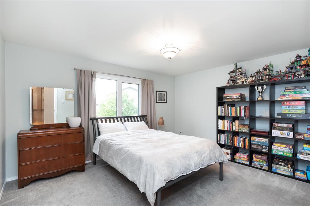 338 Giesbrecht Street, Steinbach, Manitoba  R5G 0W7 - Photo 10 - 202622039