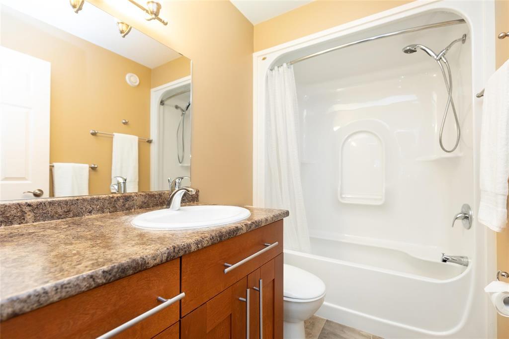 338 Giesbrecht Street, Steinbach, Manitoba  R5G 0W7 - Photo 12 - 202622039