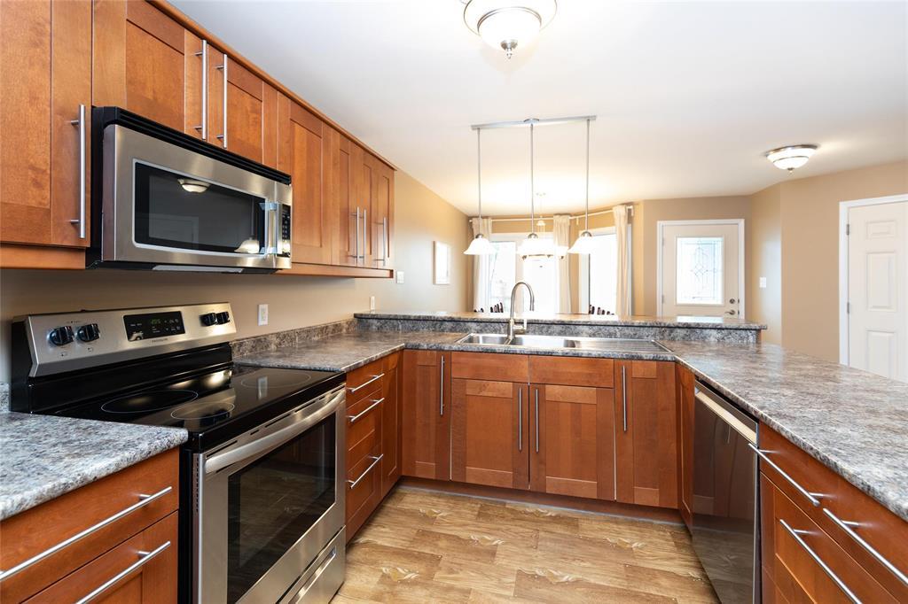 338 Giesbrecht Street, Steinbach, Manitoba  R5G 0W7 - Photo 6 - 202622039