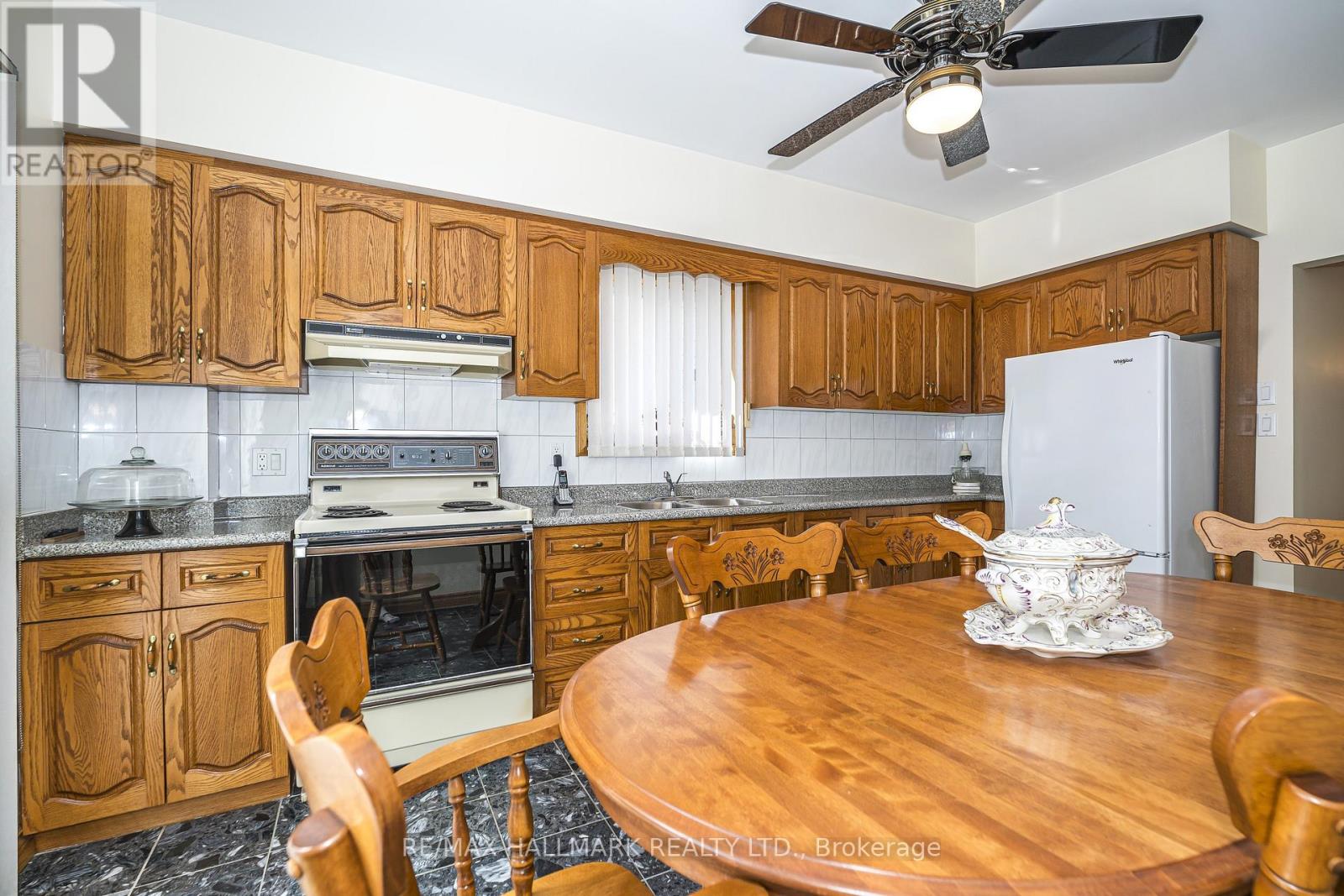 47 Montrose Avenue, Toronto, Ontario  M6J 2T6 - Photo 12 - C13743776