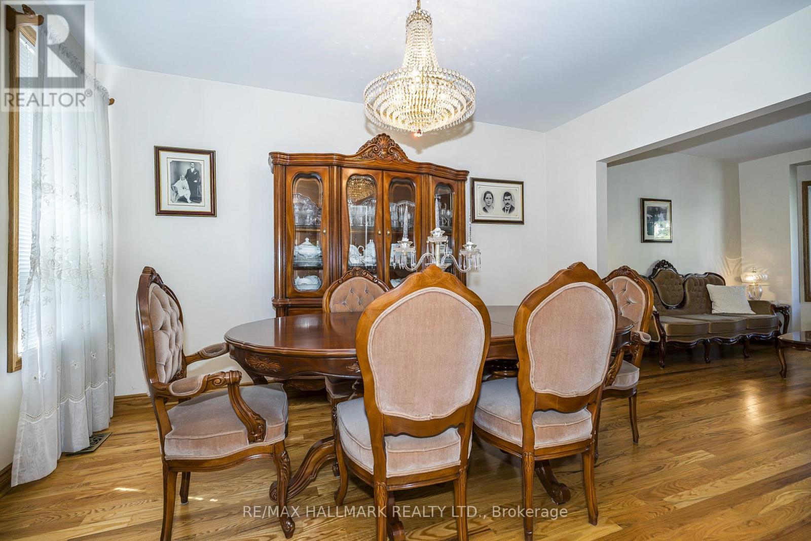 47 Montrose Avenue, Toronto, Ontario  M6J 2T6 - Photo 2 - C13743776