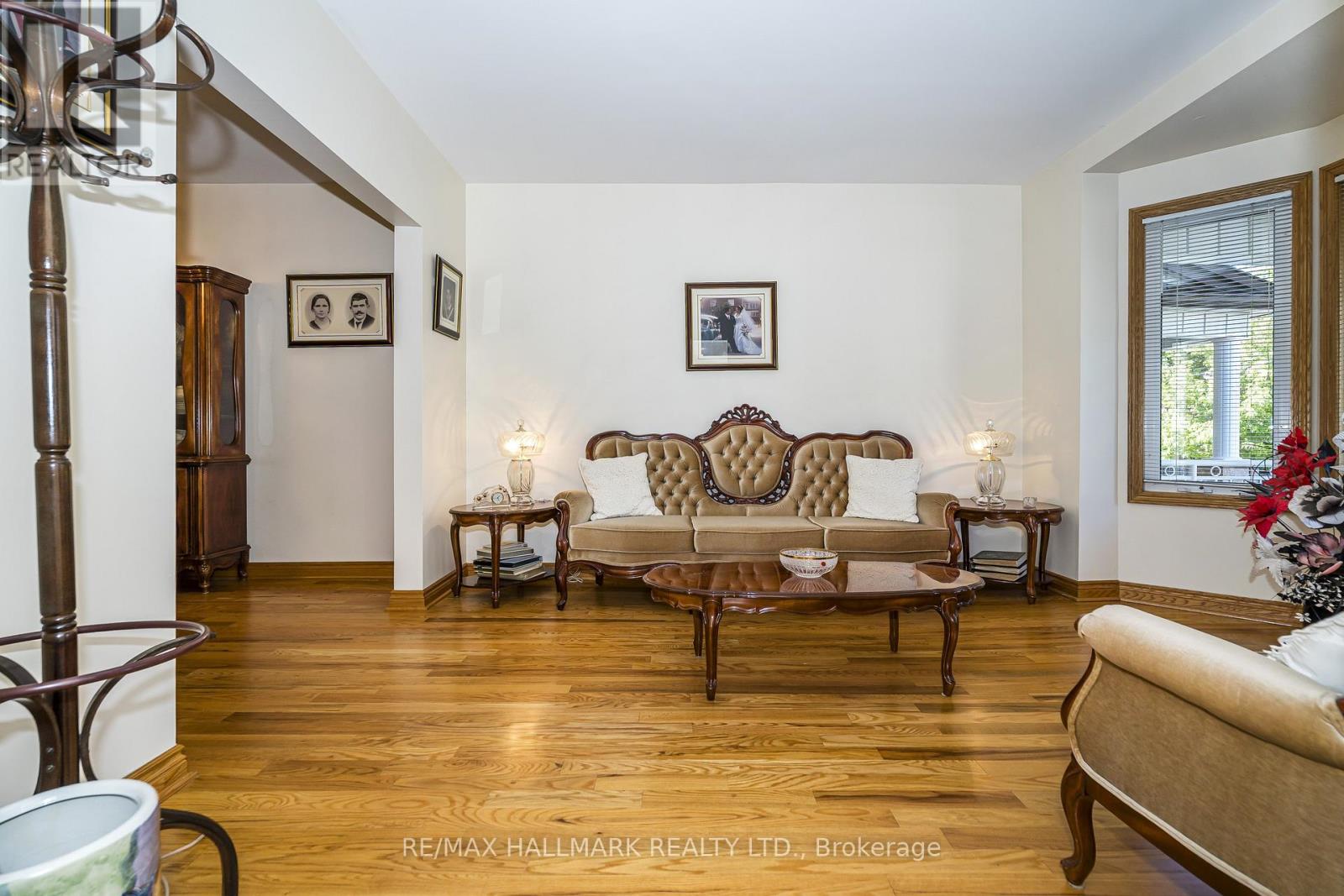 47 Montrose Avenue, Toronto, Ontario  M6J 2T6 - Photo 4 - C13743776