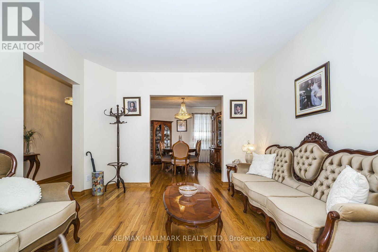 47 Montrose Avenue, Toronto, Ontario  M6J 2T6 - Photo 6 - C13743776