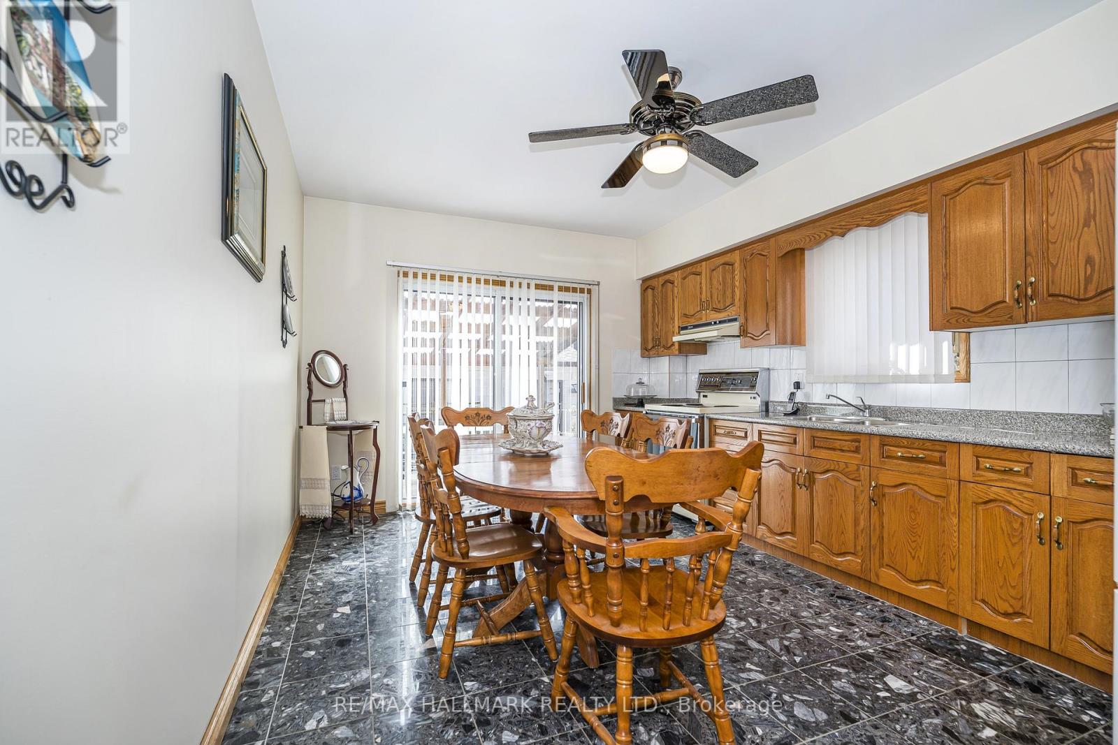47 Montrose Avenue, Toronto, Ontario  M6J 2T6 - Photo 9 - C13743776