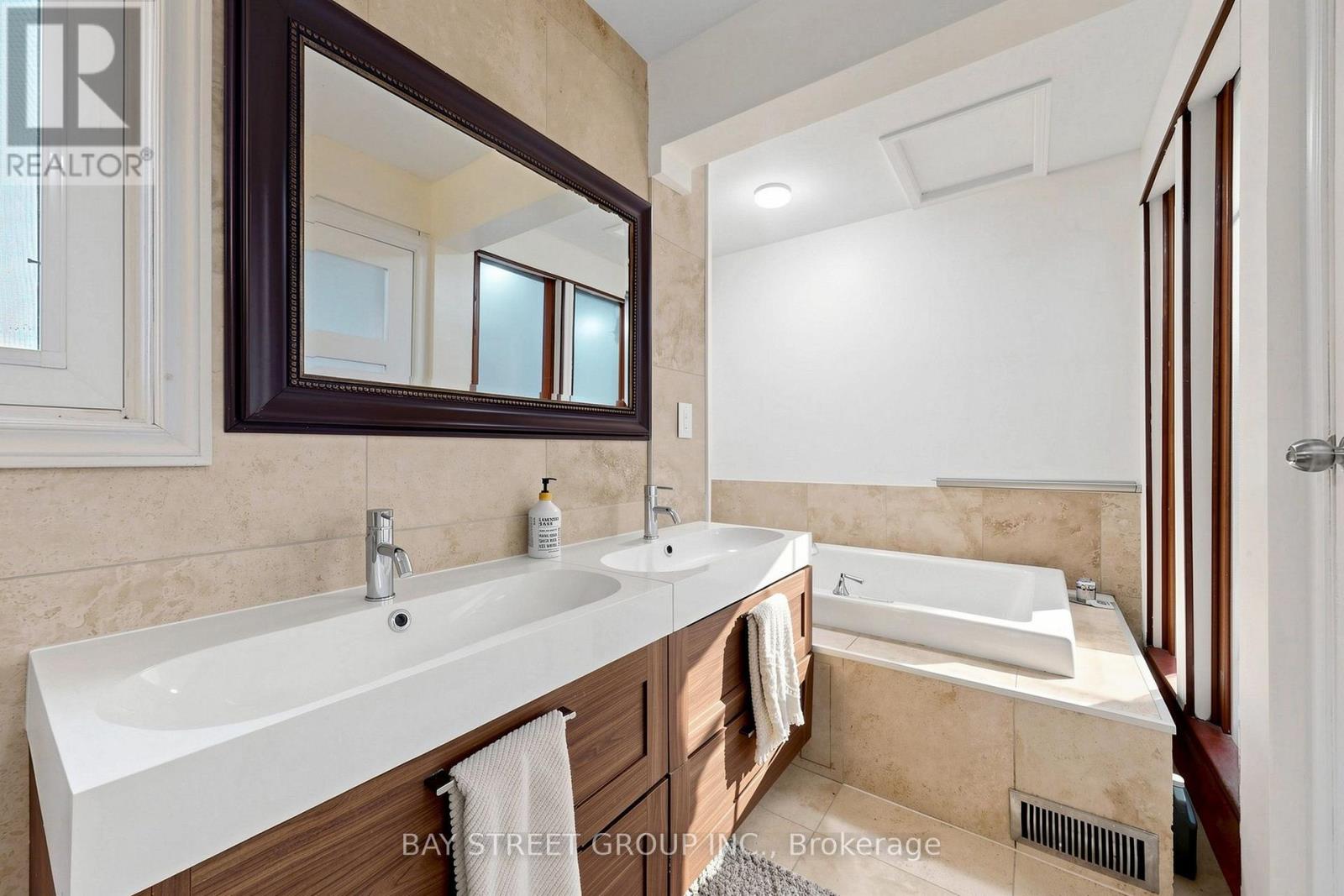 2334 Wildwood Crescent, Pickering, Ontario  L1X 2N1 - Photo 23 - E13743772