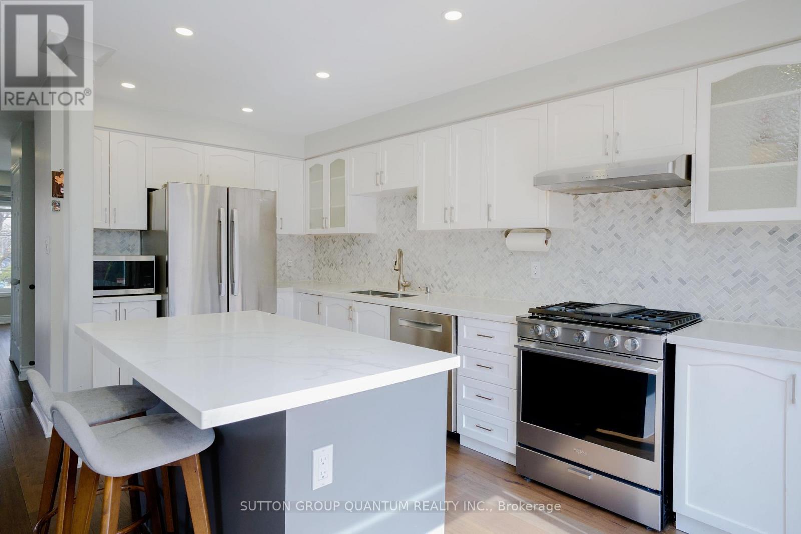 2324 Stillmeadow Road, Oakville, Ontario  L6M 4C8 - Photo 3 - W13743750