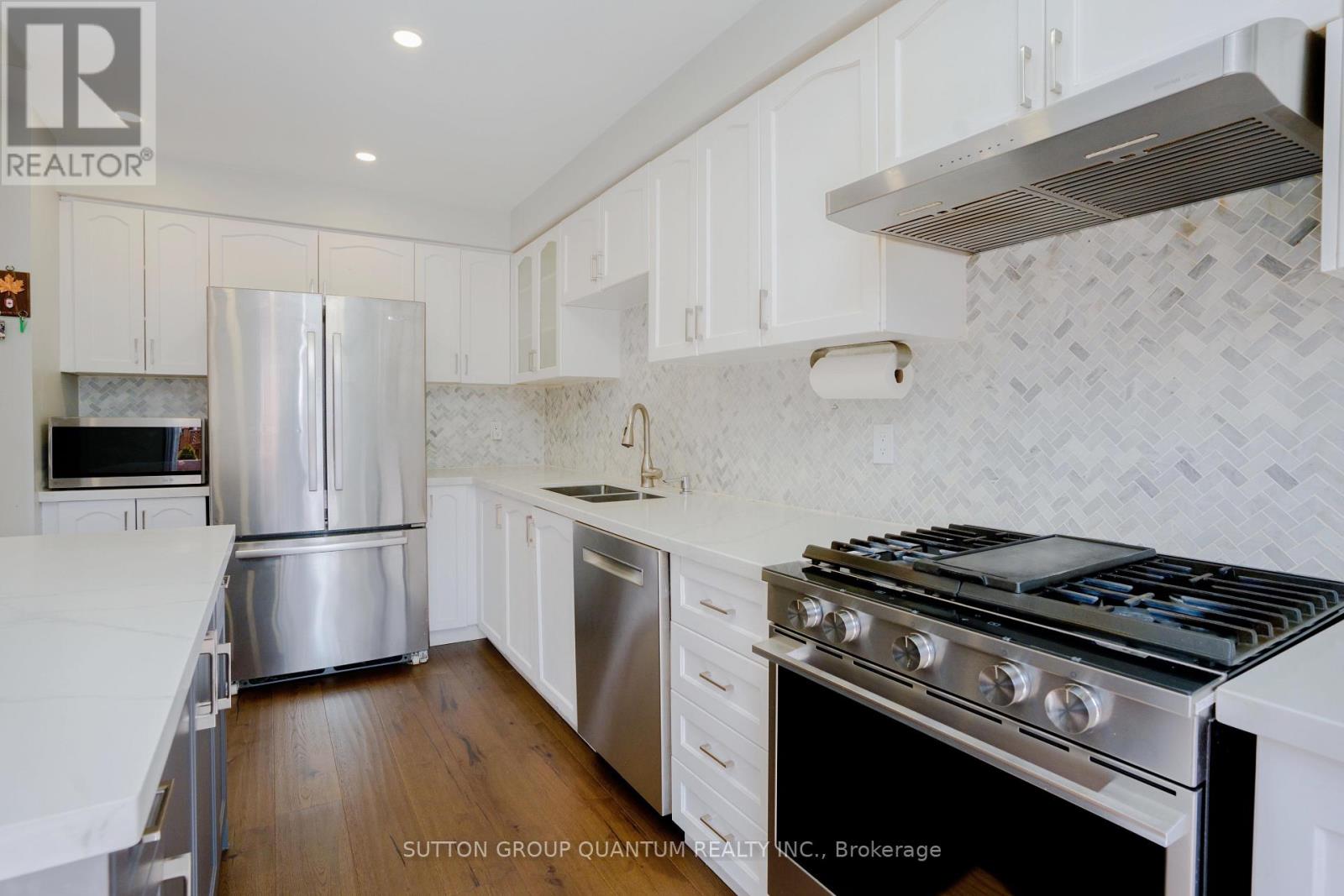 2324 Stillmeadow Road, Oakville, Ontario  L6M 4C8 - Photo 4 - W13743750