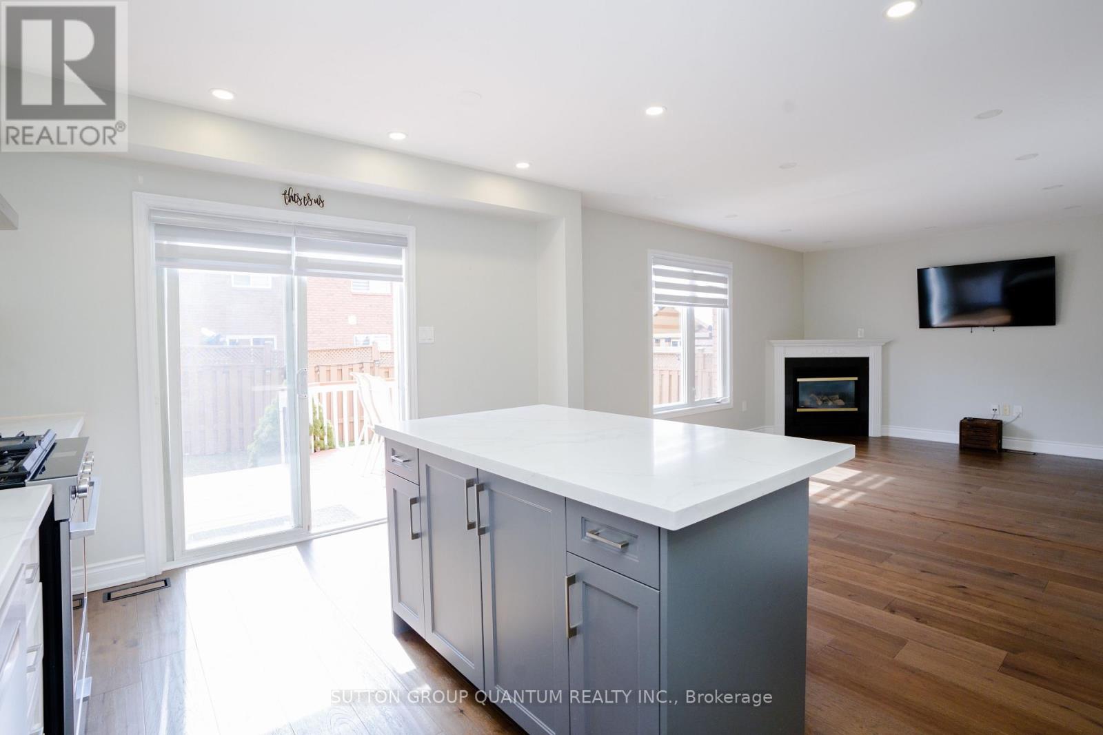 2324 Stillmeadow Road, Oakville, Ontario  L6M 4C8 - Photo 7 - W13743750