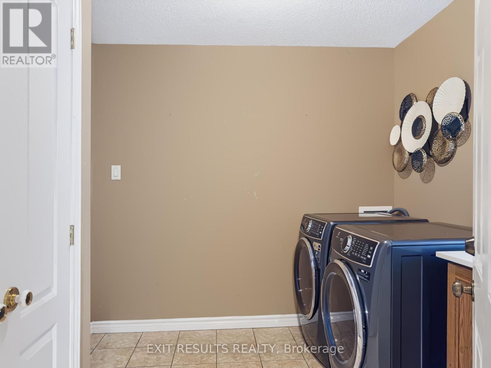 5b Kemp Drive, Ottawa, Ontario  K1T 3W9 - Photo 9 - X13743770