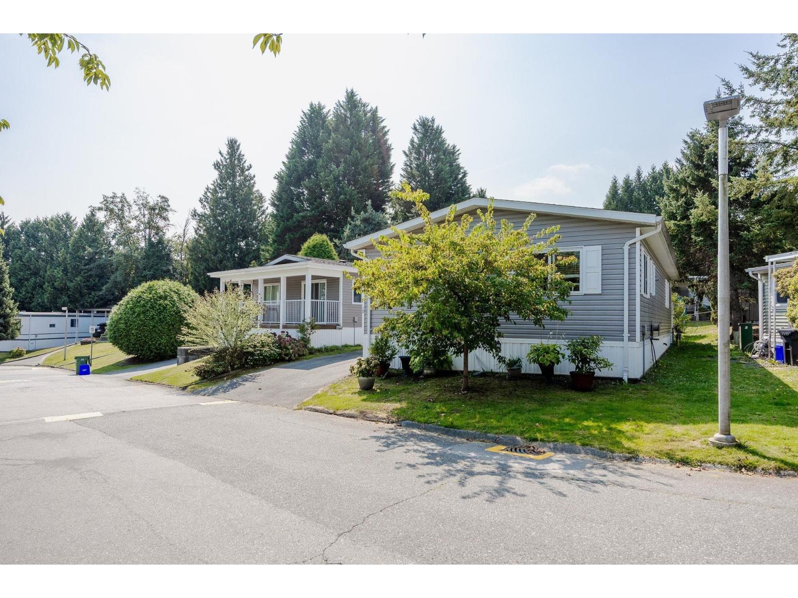 19 8220 King George Boulevard, Surrey, British Columbia  V3W 6E1 - Photo 2 - R3160835