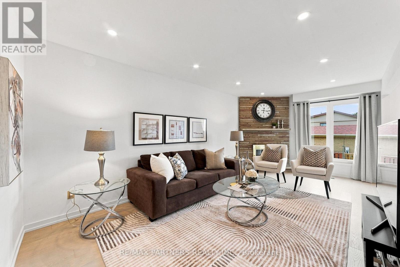 26 Blue Eagle Trail, Toronto, Ontario  M1V 1V9 - Photo 4 - E13743816