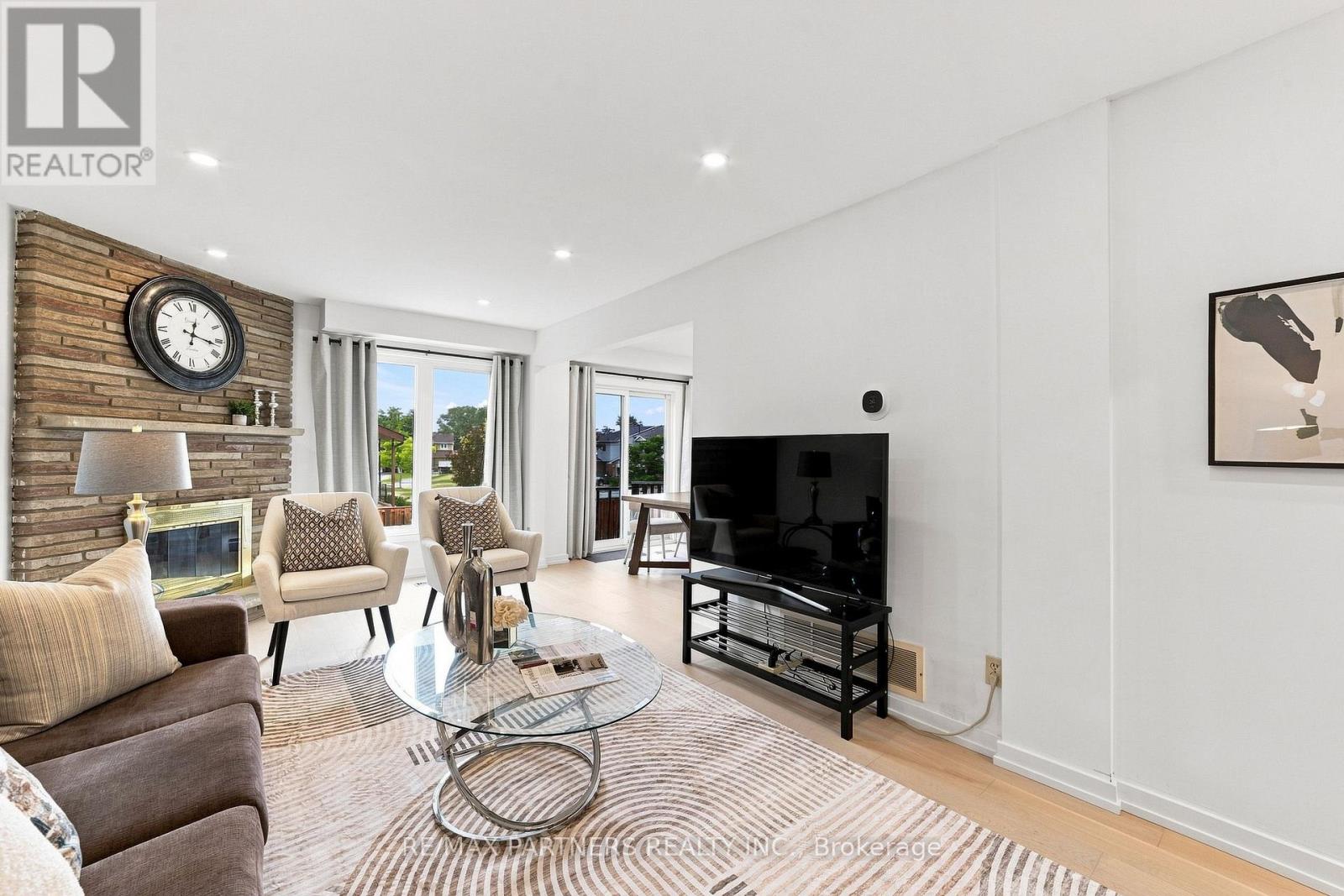 26 Blue Eagle Trail, Toronto, Ontario  M1V 1V9 - Photo 6 - E13743816