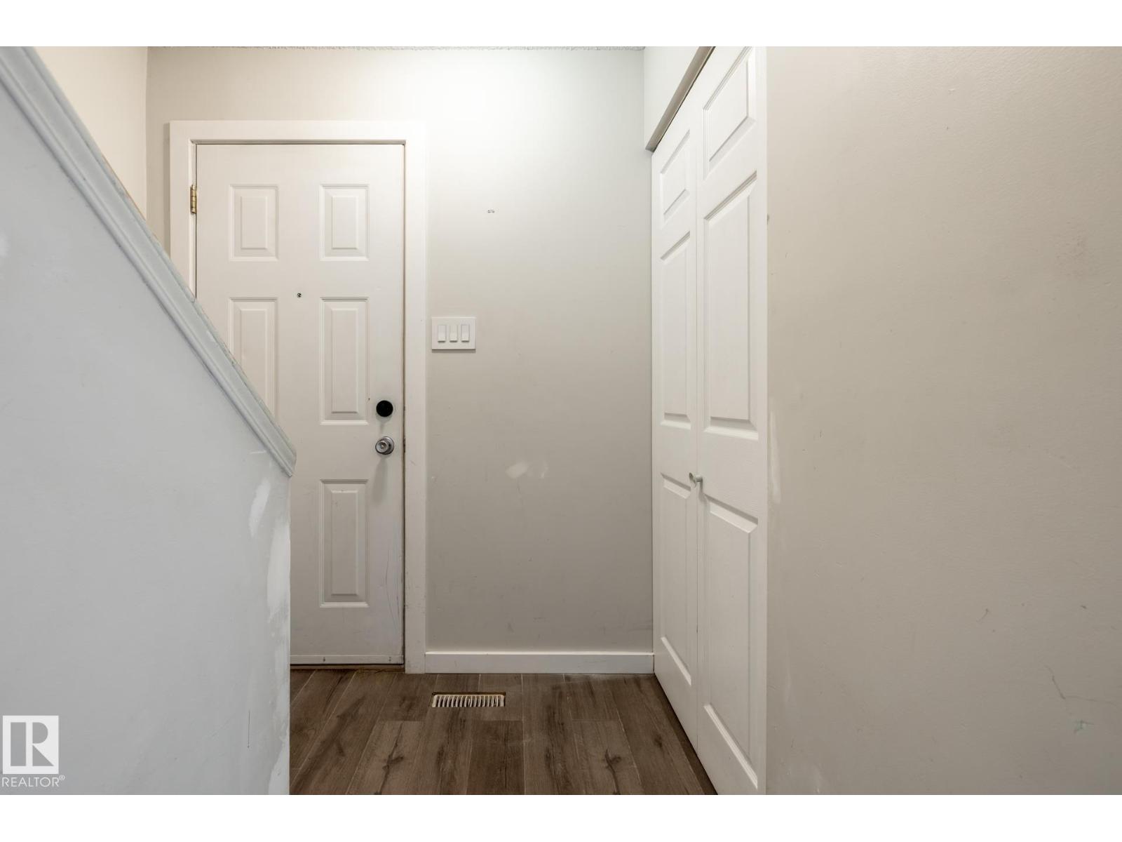 54 Lakewood Vg Nw, Edmonton, Alberta  T6K 2B3 - Photo 2 - E4507025