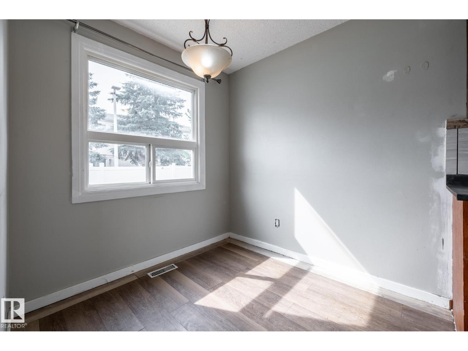 54 Lakewood Vg Nw, Edmonton, Alberta  T6K 2B3 - Photo 6 - E4507025