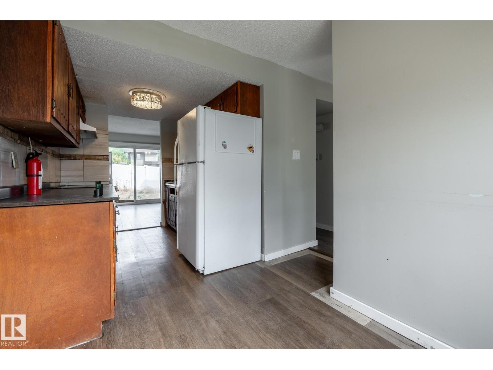 54 Lakewood Vg Nw, Edmonton, Alberta  T6K 2B3 - Photo 8 - E4507025