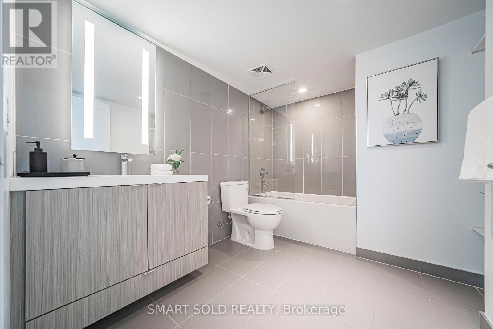 2017 - 585 Bloor Street E, Toronto, Ontario  M6G 1K5 - Photo 14 - C13743858
